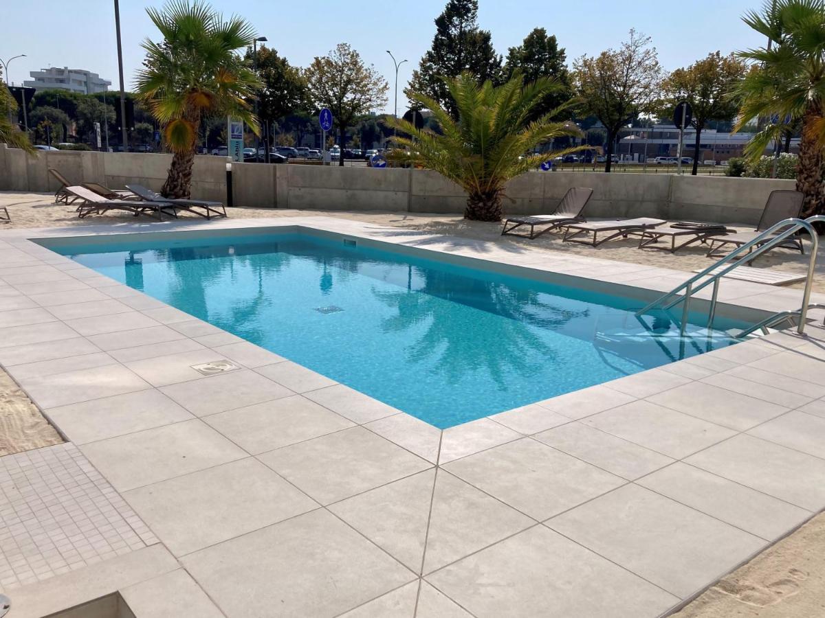 Sun Beach Residence Con Piscina - Piazza Brescia - Adria Holiday Jesolo - Family Apartments Exterior foto