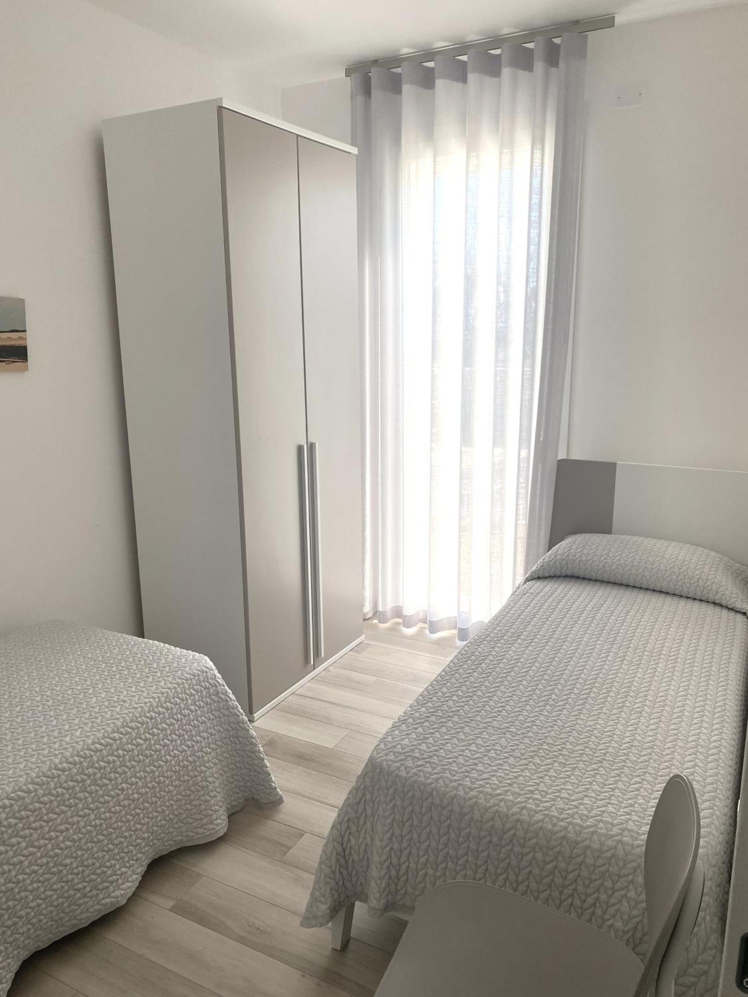 Sun Beach Residence Con Piscina - Piazza Brescia - Adria Holiday Jesolo - Family Apartments Exterior foto
