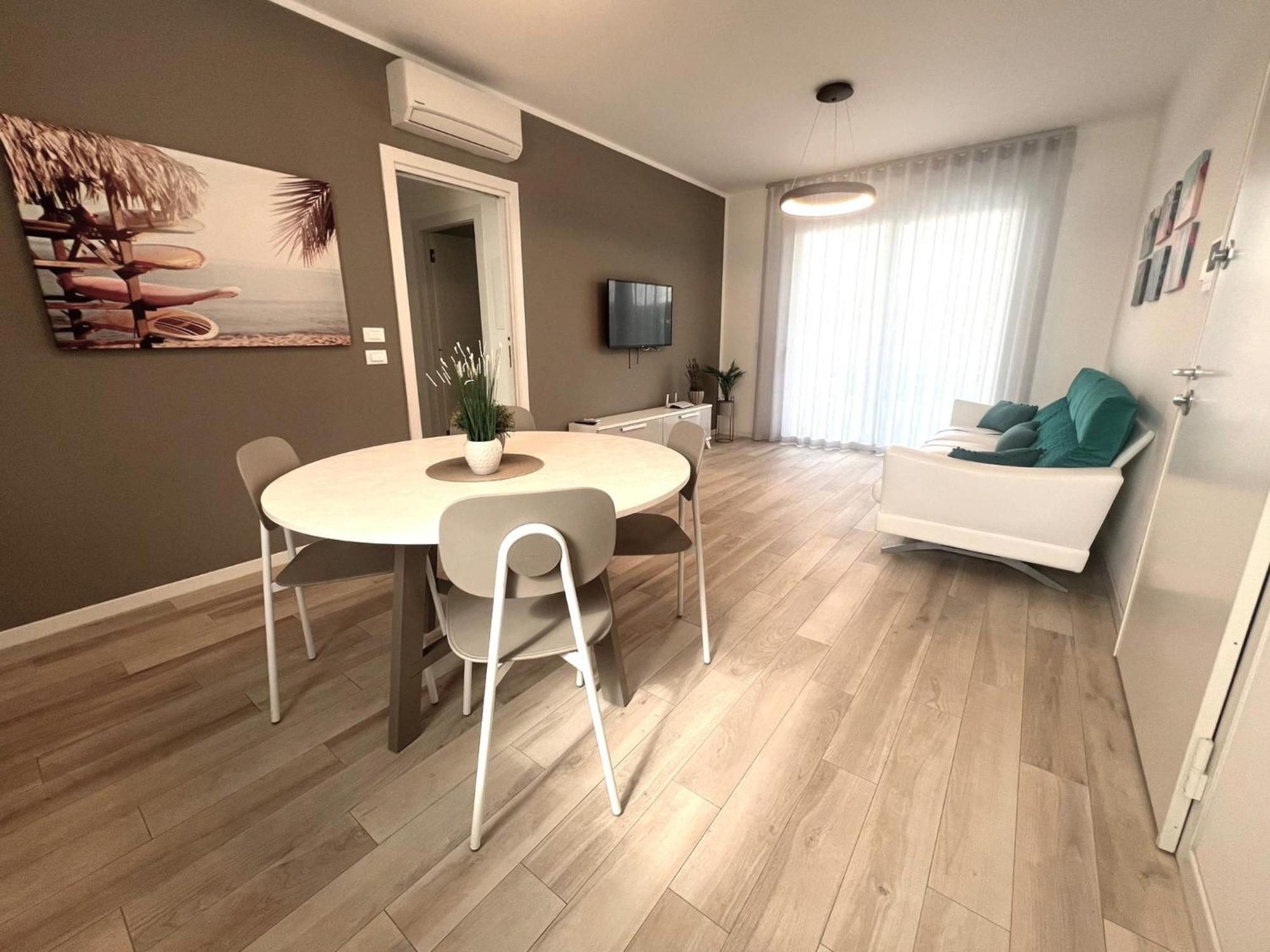 Sun Beach Residence Con Piscina - Piazza Brescia - Adria Holiday Jesolo - Family Apartments Exterior foto